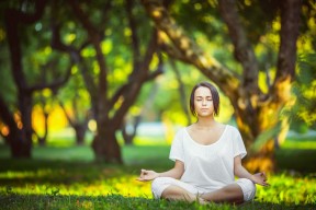 球天下体育直播-库里关键节点火线复出，湖人众志成城主场取胜